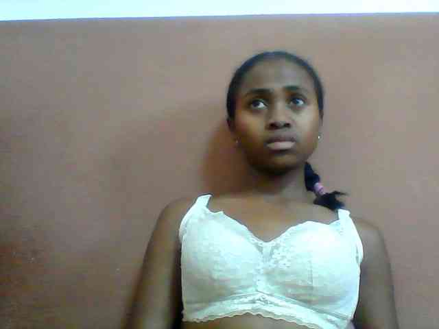 Clarah1 bongacams live cam model