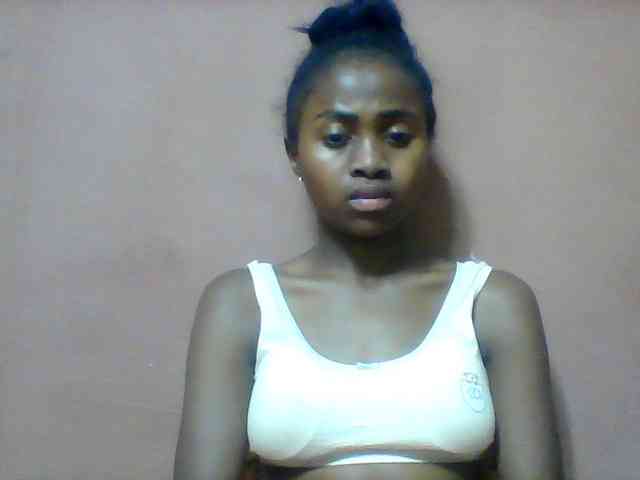 Clarah1 bongacams live cam model