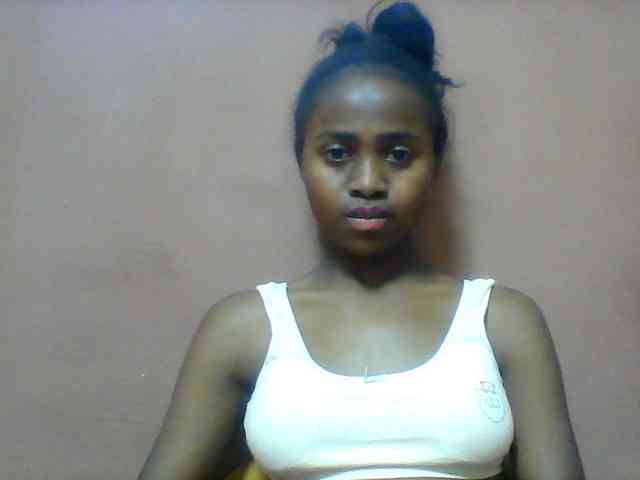 Clarah1 bongacams live cam model