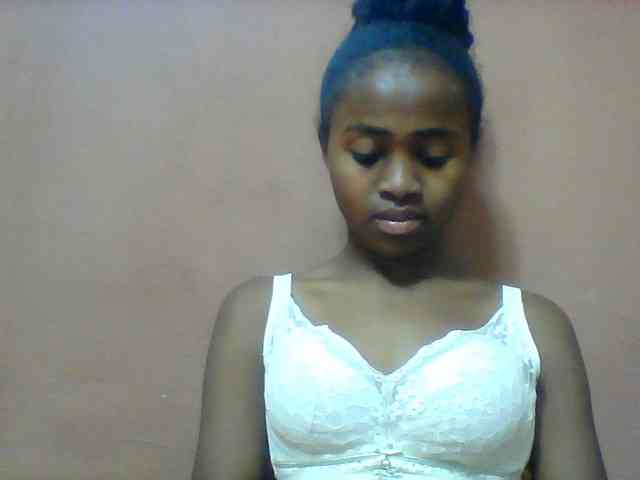 Clarah1 bongacams live cam model