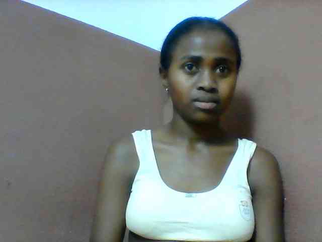 Clarah1 bongacams live cam model