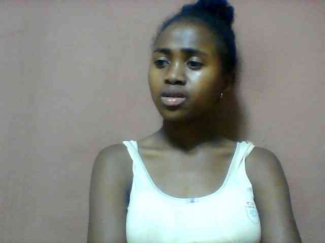 Clarah1 bongacams live cam model
