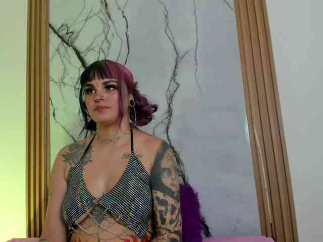 MikaRousseX bongacams live cam model