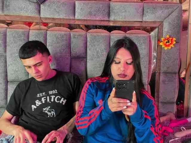 Royal-desires bongacams live cam model