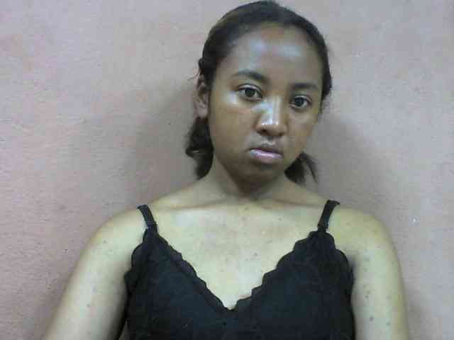 Elie2 bongacams live cam model