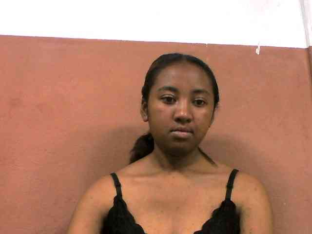 Elie2 bongacams live cam model