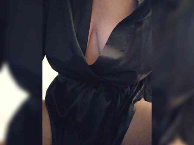 NotYourMuse1 bongacams live cam model