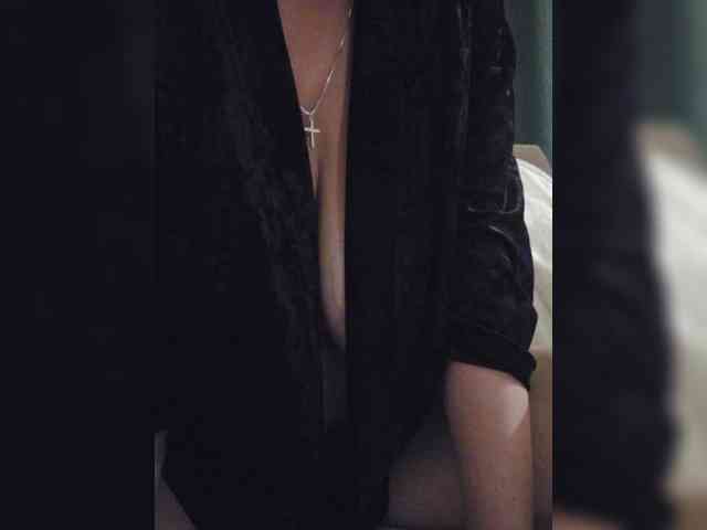 NotYourMuse1 bongacams live cam model