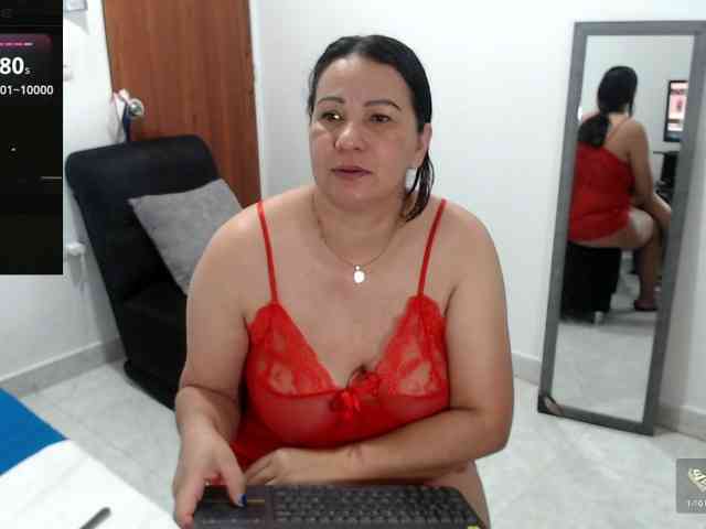 Laurafox bongacams live cam model