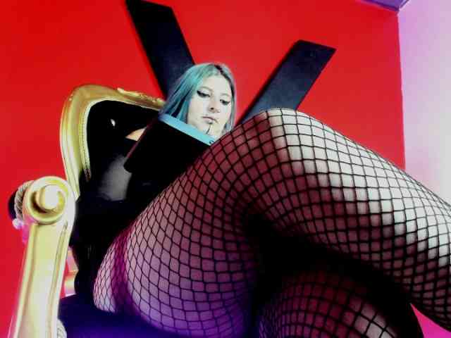 Freyjaxx bongacams live cam model