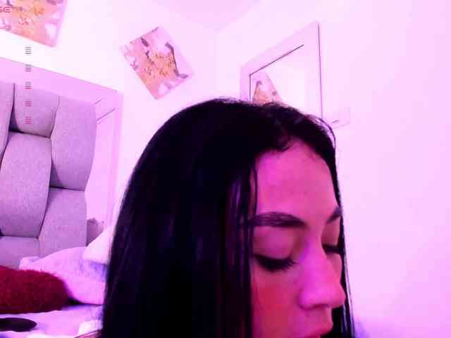 Emilylopez bongacams live cam model