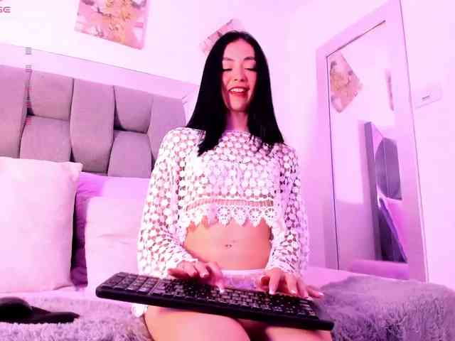 Emilylopez bongacams live cam model