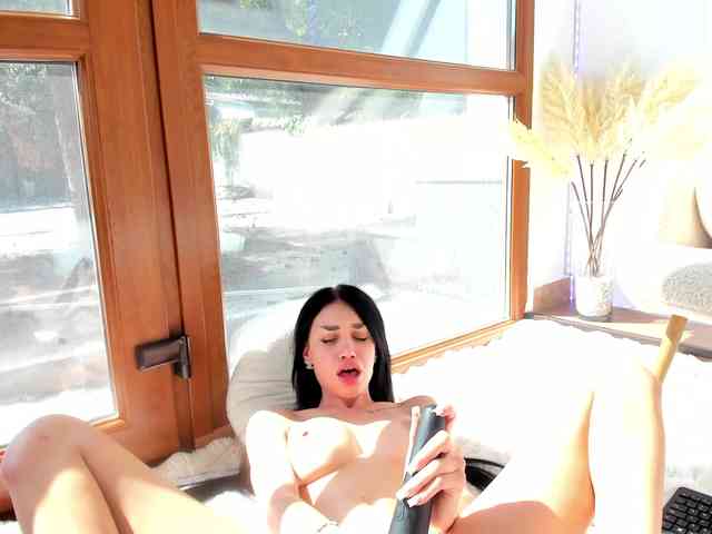ilariea-girl bongacams live cam model