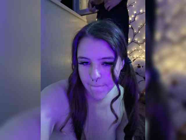 CharismaFox bongacams live cam model