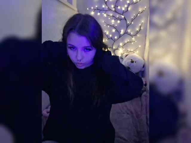 CharismaFox bongacams live cam model