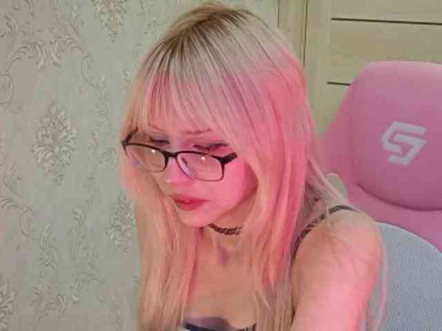 mycutepage bongacams live cam model