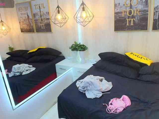 Emmy-honey bongacams live cam model