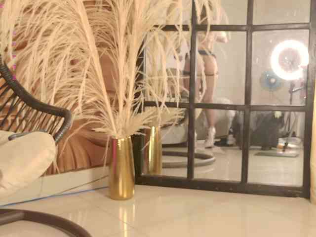 AmyRusso bongacams live cam model