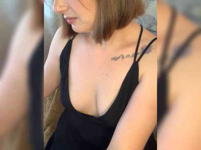 yourAmi bongacams live cam model