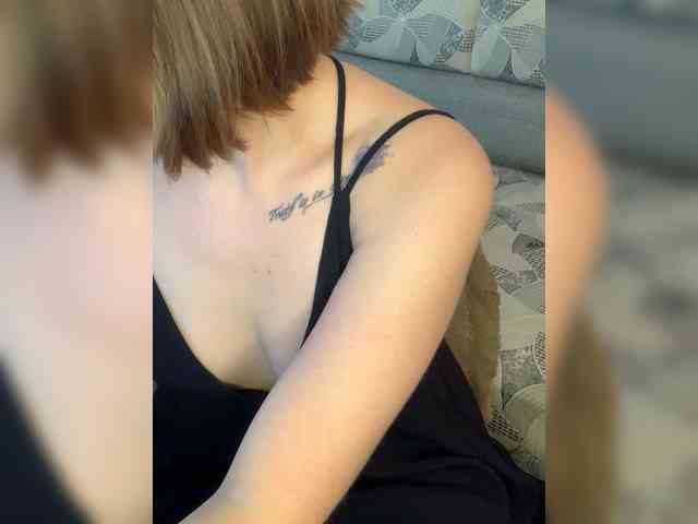 yourAmi bongacams live cam model