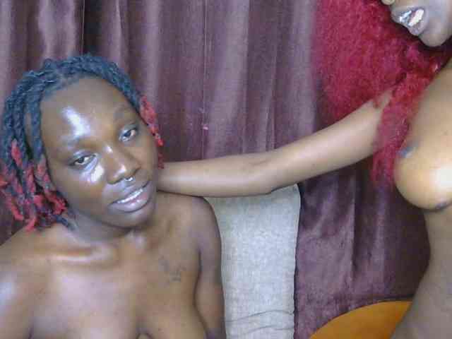 Freakycouples bongacams live cam model