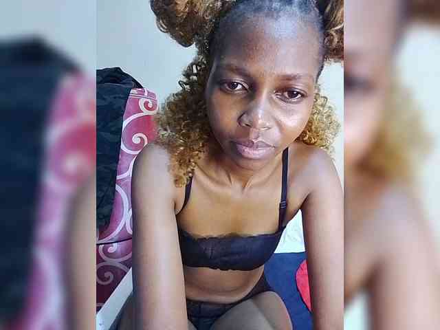 PrettyDoll3 bongacams live cam model