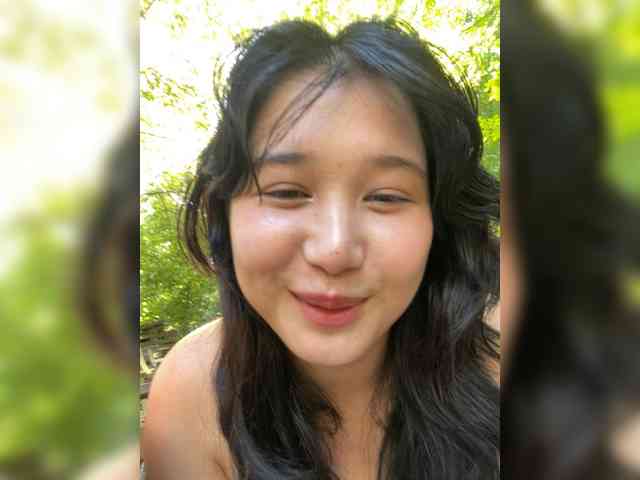 Redlipstwo bongacams live cam model
