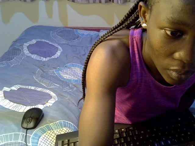 Rossycummie bongacams live cam model