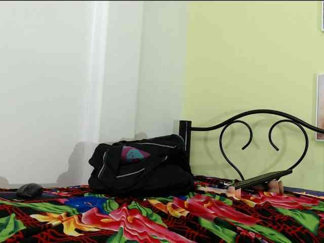 saracurvy54 bongacams live cam model