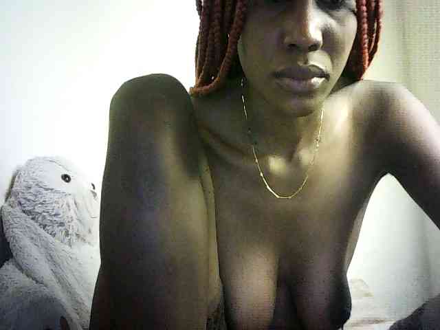 Trassy bongacams live cam model
