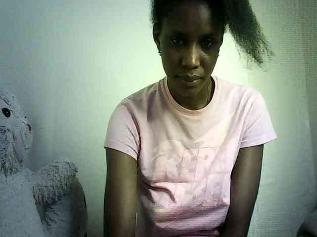 Trassy bongacams live cam model