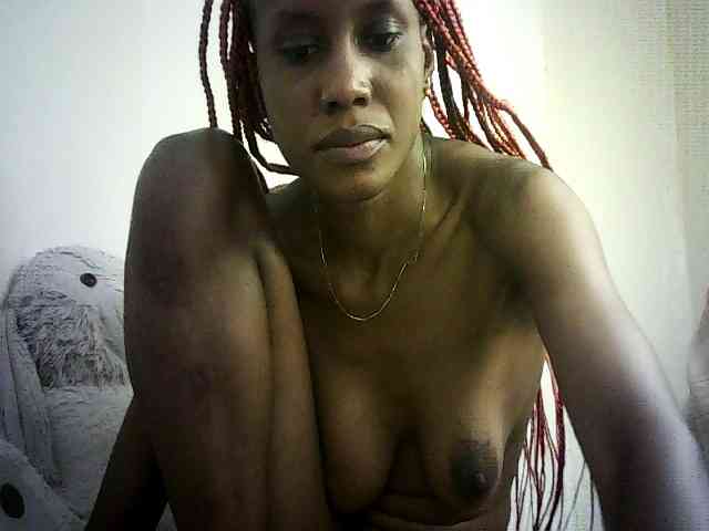 Trassy bongacams live cam model