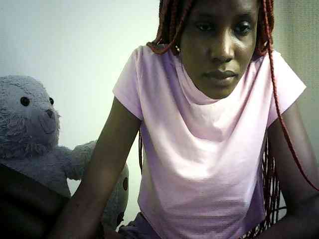 Trassy bongacams live cam model