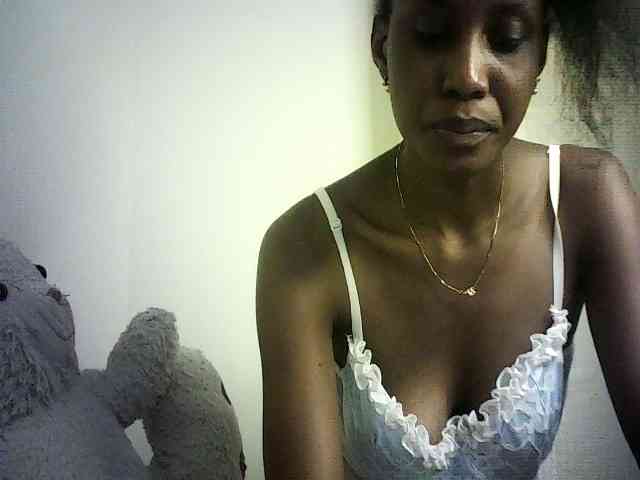 Trassy bongacams live cam model