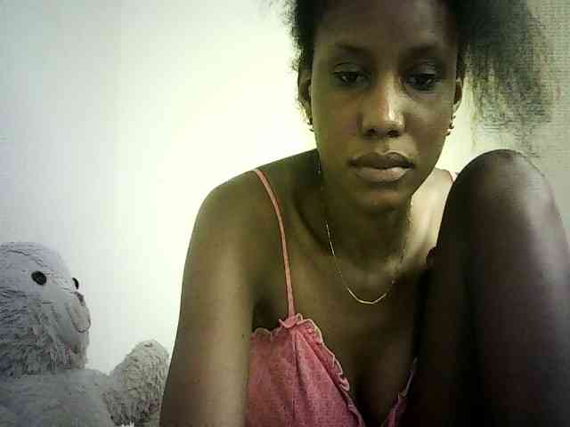 Trassy bongacams live cam model