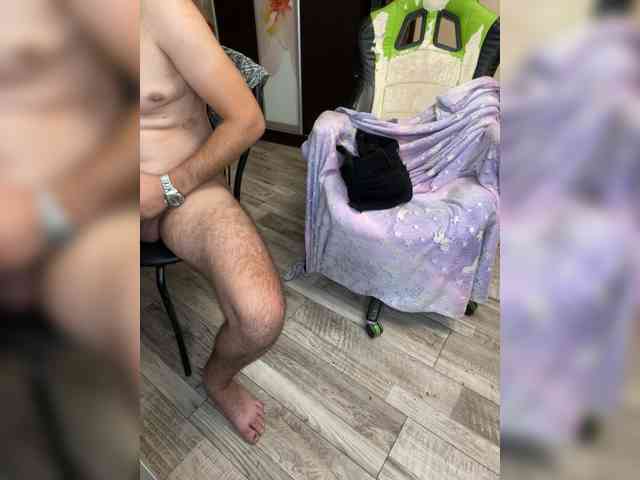 Emma942 bongacams live cam model