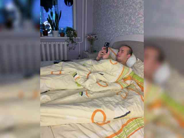 Emma942 bongacams live cam model
