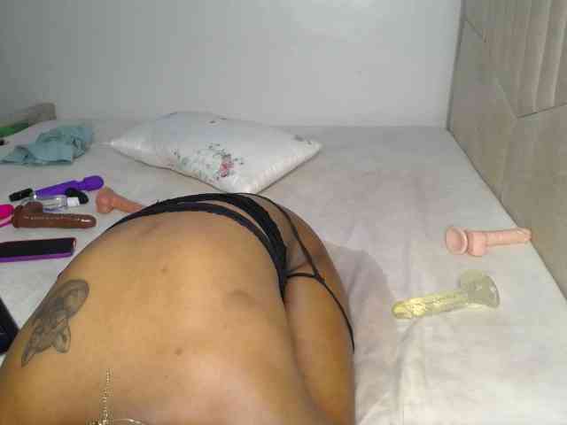MissAfricas bongacams live cam model