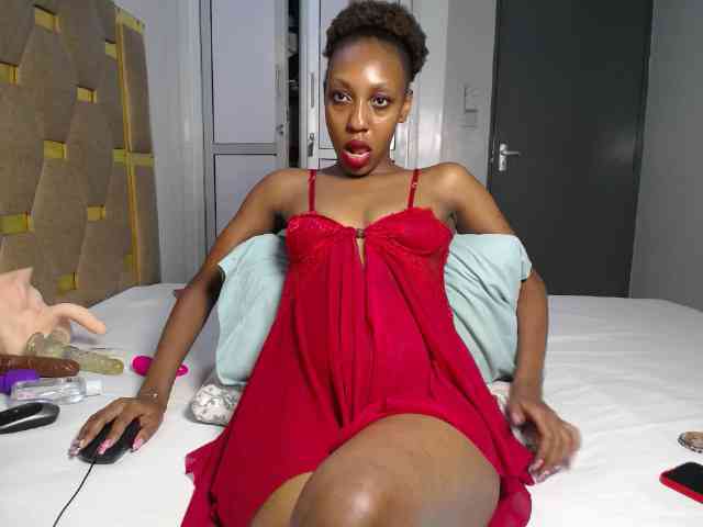 MissAfricas bongacams live cam model