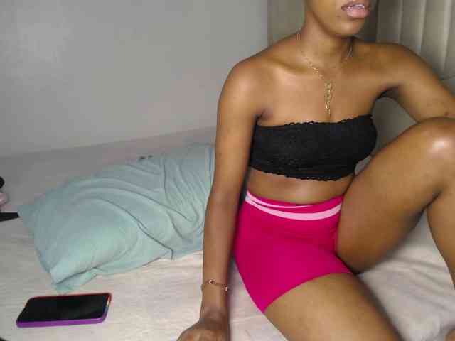 MissAfricas bongacams live cam model