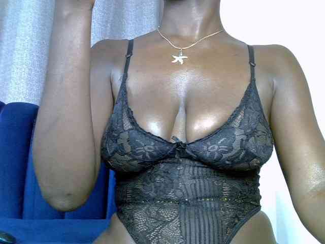 Hotpearll bongacams live cam model