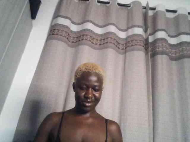 Hotpearll bongacams live cam model