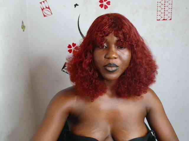 Nasty-petite bongacams live cam model
