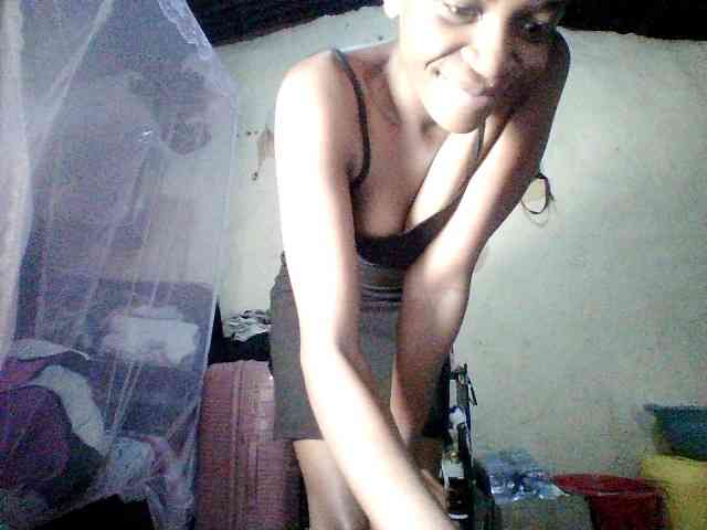 Ebony-pretty1 bongacams live cam model