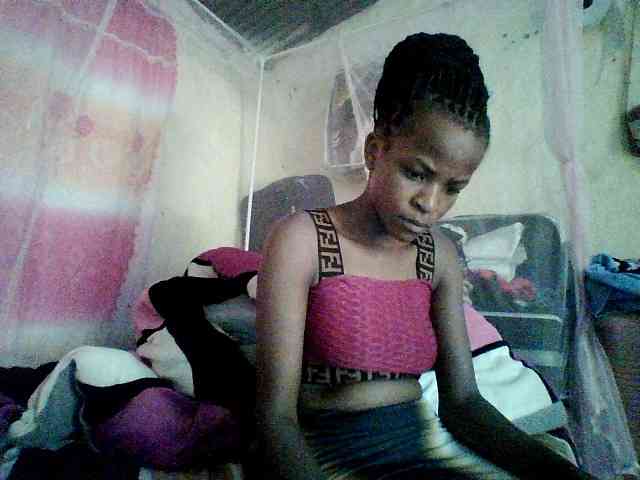 Ebony-pretty1 bongacams live cam model