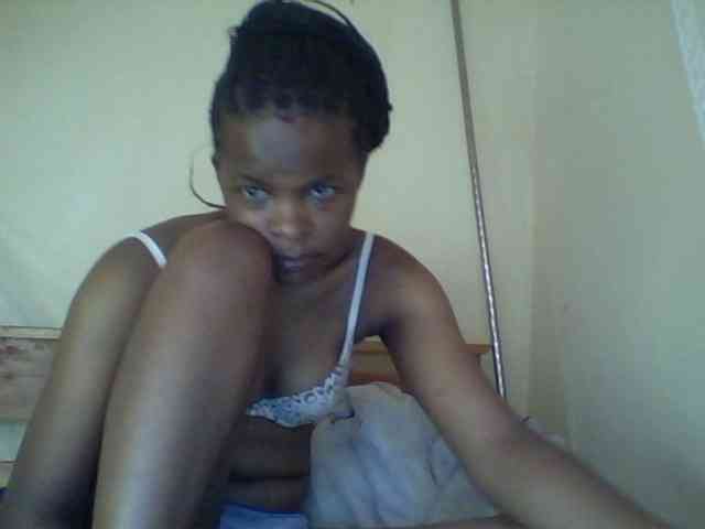 Cute-lizah bongacams live cam model