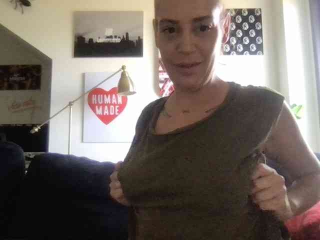 AccaHVelvet bongacams live cam model