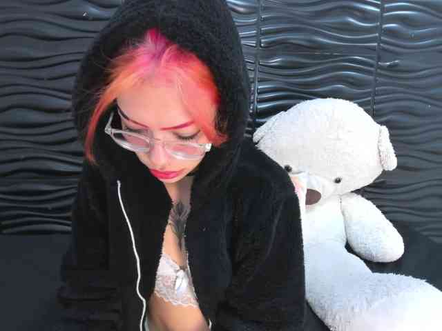 Hinata-Owen bongacams live cam model