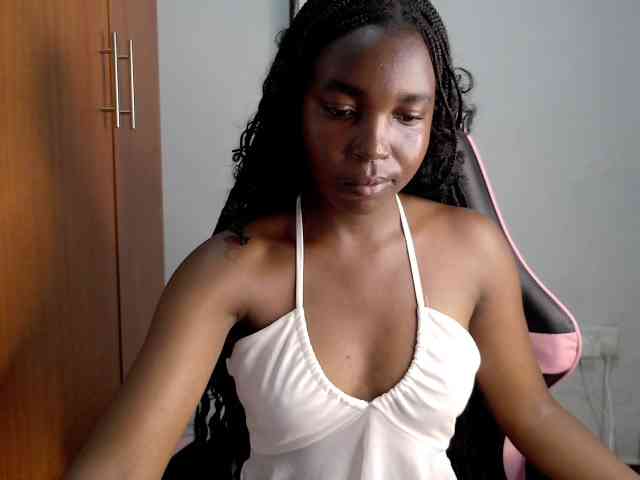 Seatlally bongacams live cam model