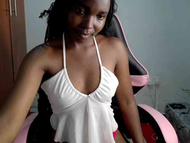 Seatlally bongacams live cam model